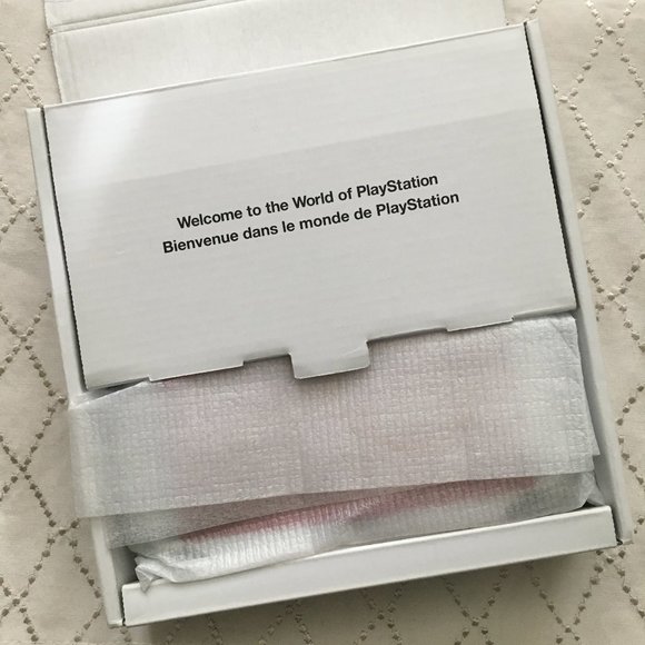 Assassin's Creed III Liberation PlayStation Vita Wi-Fi Bundle PS Vita 10… - Picture 5 of 16